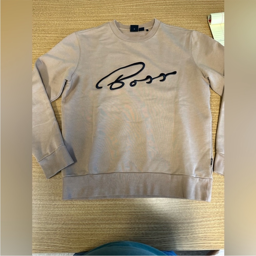 NWT’s Hugo Boss Cursive Logo Sweatshirt Crewneck Regular Fit Men’s Size Medium